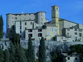 Carros - Vue u vieux village et du château - © MOSSOT - 2012-12-28