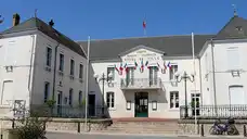 Mehun-sur-Yèvre - Hôtel de ville - © MOSSOT - 2009-05 Mehun-sur-Yèvre - Hôtel de ville - © MOSSOT - 2009-05