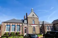 Lucé - Conservatoire de musique et d'art dramatique dans ancienne mairie-école - © Le Passant - 2022-08-02 Lucé - Conservatoire de musique et d'art dramatique dans ancienne mairie-école - © Le Passant - 2022-08-02