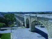 Montpellier - L'aqueduc Saint-Clément vu depuis la promenade du Peyrou - © Henri MOREAU - 2010