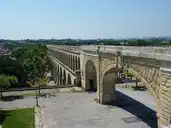 Montpellier - L'aqueduc Saint-Clément vu depuis la promenade du Peyrou - © Henri MOREAU - 2010