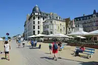 Trouville-sur-Mer - Promenade des planches, near L'Aquarius - © DimiTalen - 2024-07-29