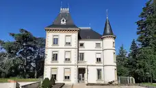 Andrézieux-Bouthéon - Castel Martouret vue Est - © O-R - 2025-05-16 Andrézieux-Bouthéon - Castel Martouret vue Est - © O-R - 2025-05-16