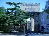 Monteux - Porte Avignon - © L’auteur n’a pas pu être identifié automatiquement. Il est Mababole - 2006-08-23